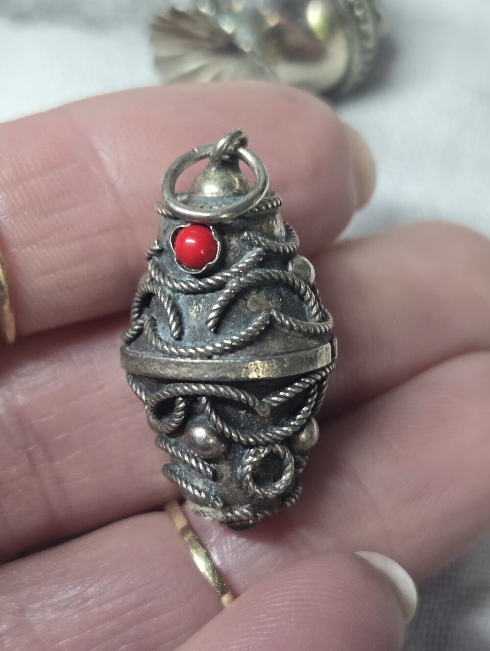 ANTIQUE 800 SILVER ETRUSCAN CANNETILLE FOB CHARM